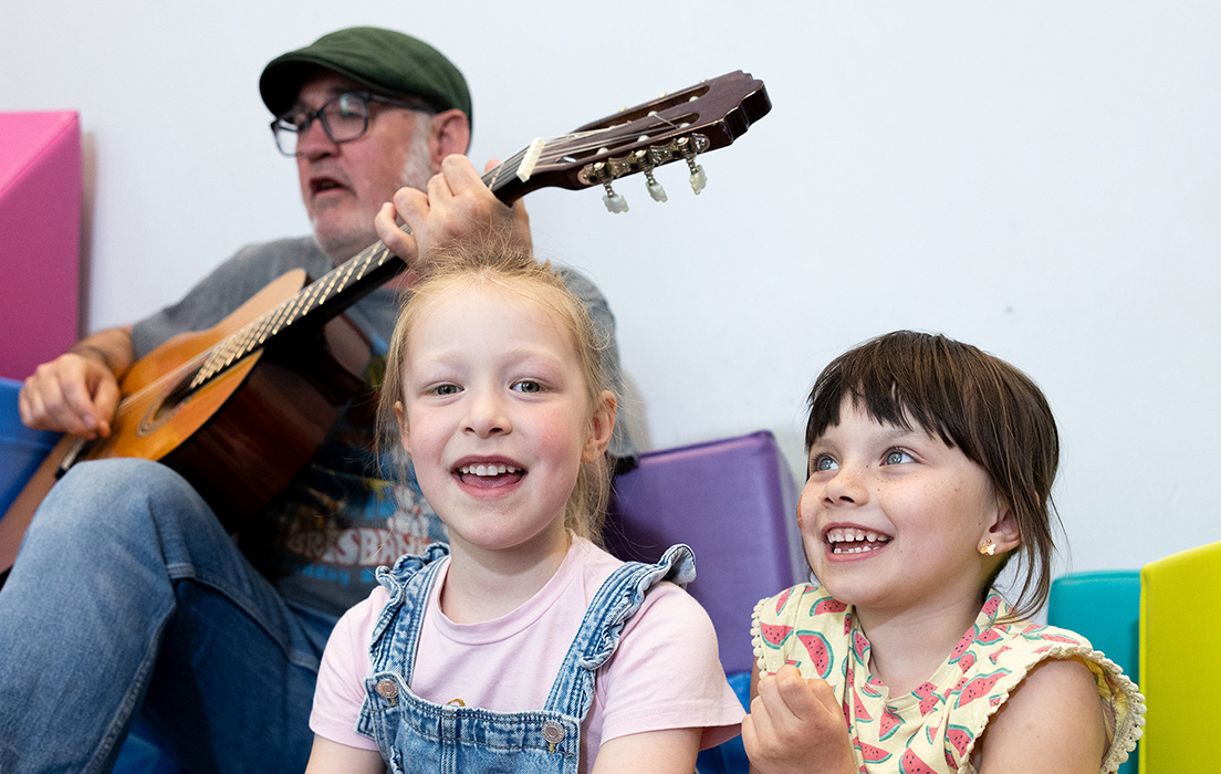 Gitarspill med barn